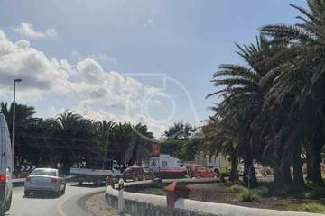 Un camión vuelca en el acceso a Telde desde la GC-1/TA.